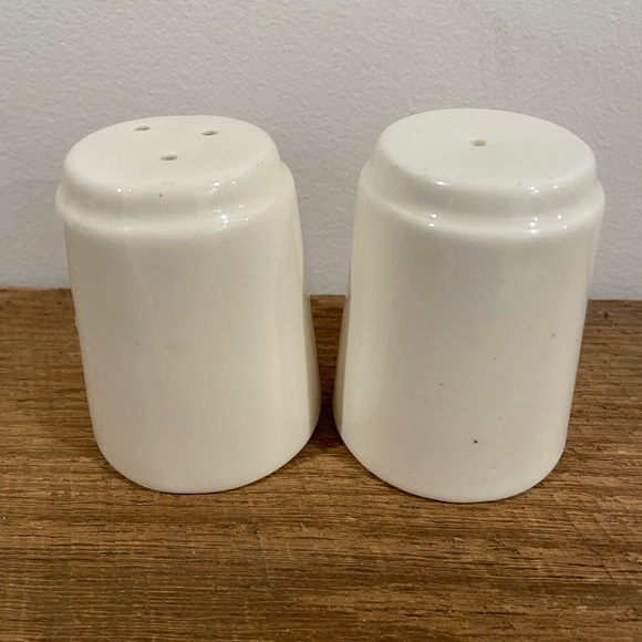 Earthenware Salt & Pepper Shaker Set Christmas SNP Chicago - Picture 3 of 5